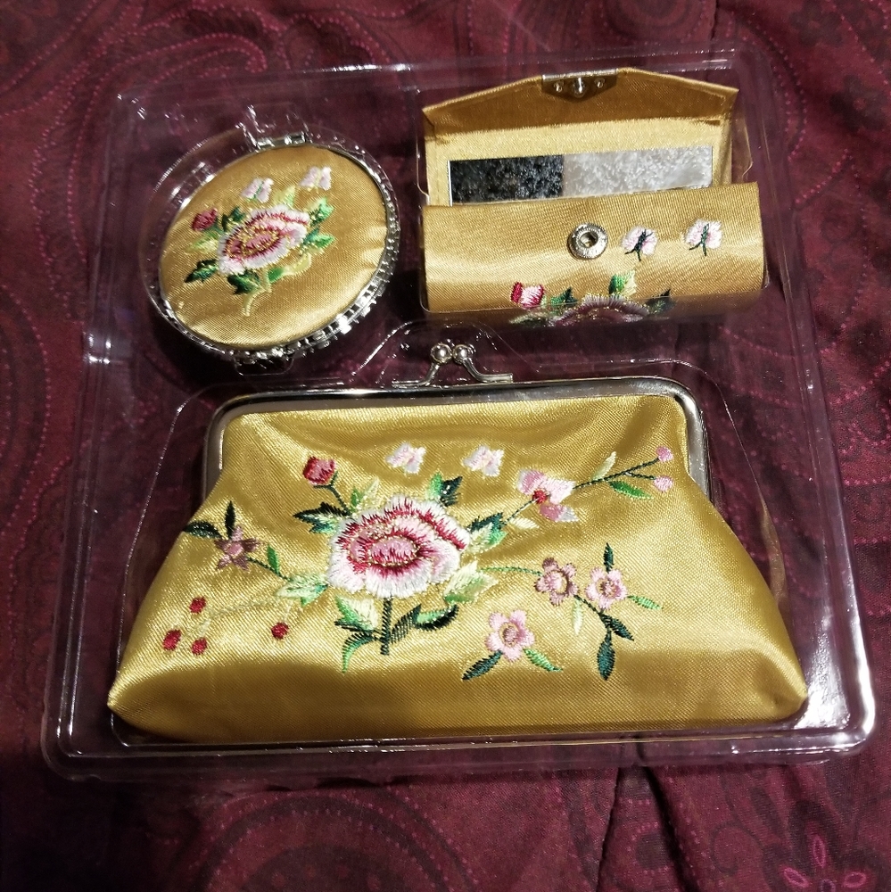 PURSE with compact mirror, lipstick holder… - Picture 2 of 11